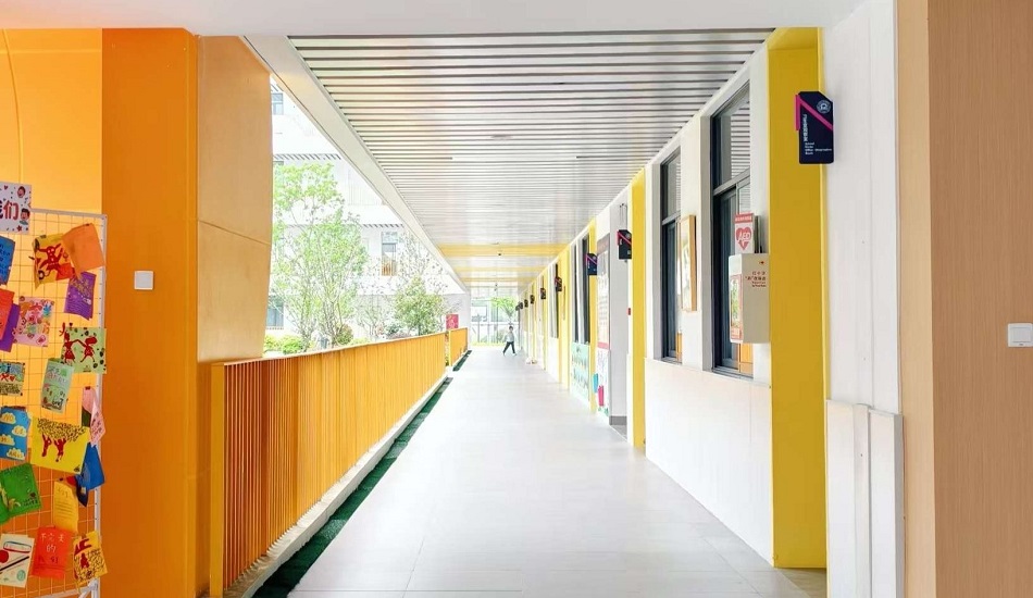 Keeping the Campus Clean: Jiechi Serves Songjiang Aiju School